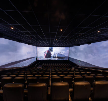 uks cineworld adds 3 d screens