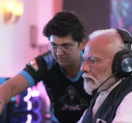 Prime Minister Narendra Modi shaking hands with top gamers, symbolizing government support for the gaming industry.